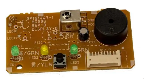 Daikin Displayplatine mit mehreren LEDs, einem Druckknopf und einem Lautsprecher auf einer orangefarbenen Leiterplatte. Elektronische Schaltkreise sind sichtbar.